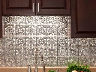 Fasade Backsplash - Traditional 1 in Brushed Aluminum