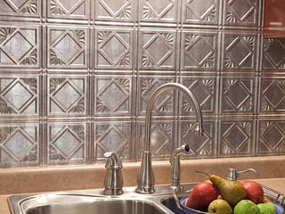 Fasade Backsplash - Traditional 4 in Crosshatch Silver
