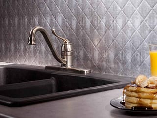 Fasade Backsplash - Quilted in Crosshatch Silver