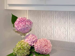 Fasade Backsplash - Traditional 10 in Gloss White