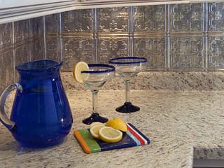 Fasade Backsplash - Traditional 10 in Crosshatch Silver
