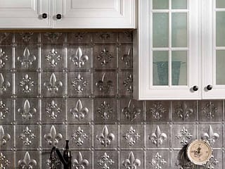 Fasade Backsplash - Fleur de lis in Crosshatch Silver