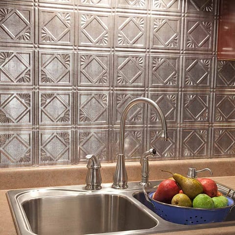 Fasade Backsplash - Traditional 4 in Crosshatch Silver