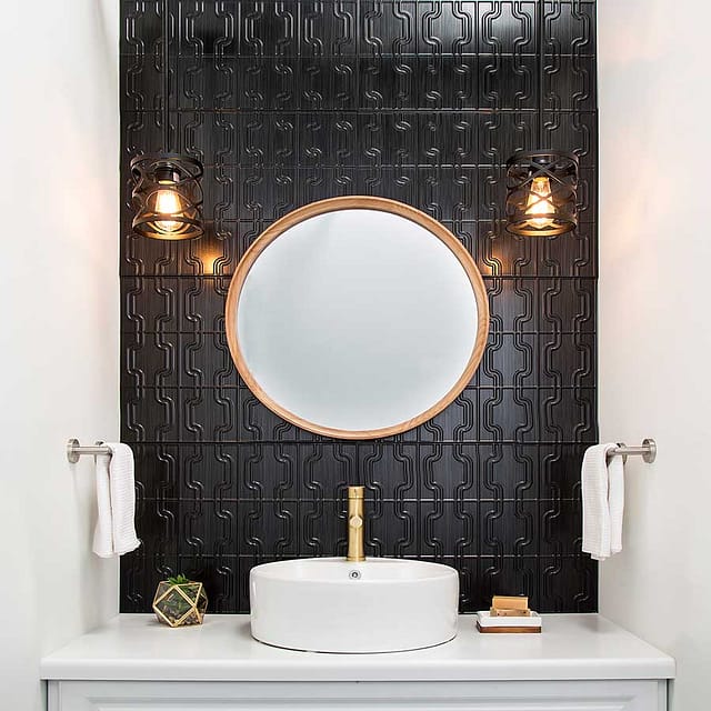 Fasade Backsplash - Chain in Brushed Onyx