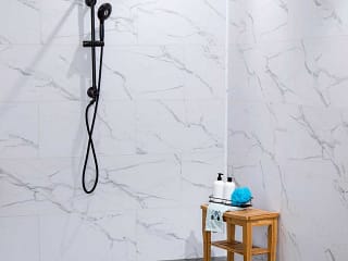 Palisade Wall Tile in Carrara Marble