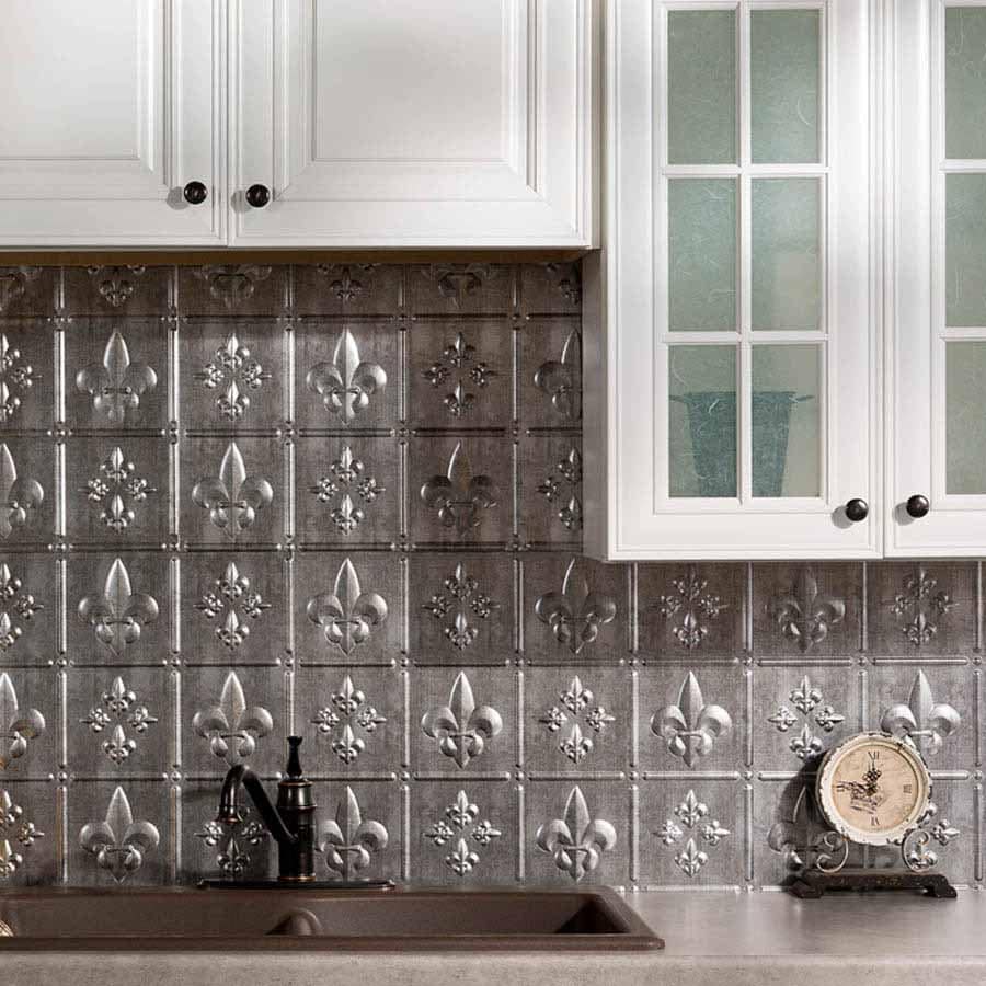 Fasade Backsplash - Fleur de lis in Crosshatch Silver