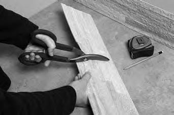 Cutting a straight cut with a snip