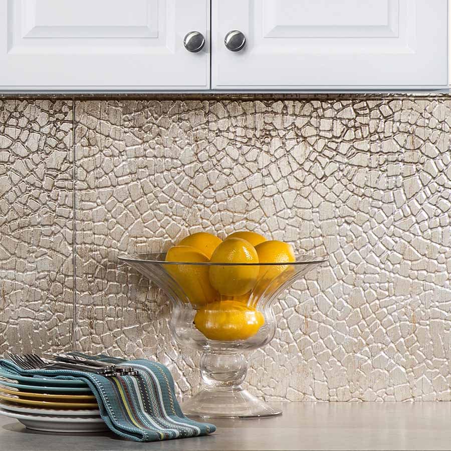 Fasade's Safari in Vintage Metal