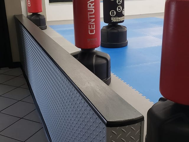 Ray&#039;s Tae Kwon Do Center, Diamond Plate in Argent Silver