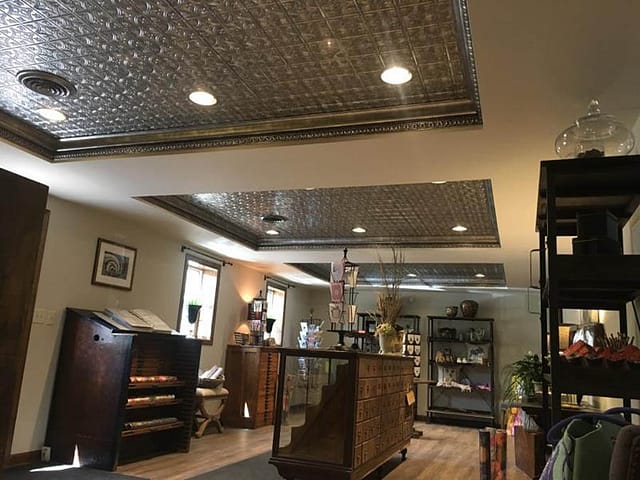 Fasade Traditional 2 in Crosshatch Silver