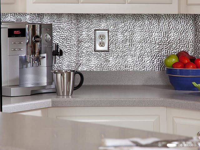 Hammered backplash in Crosshatch Silver