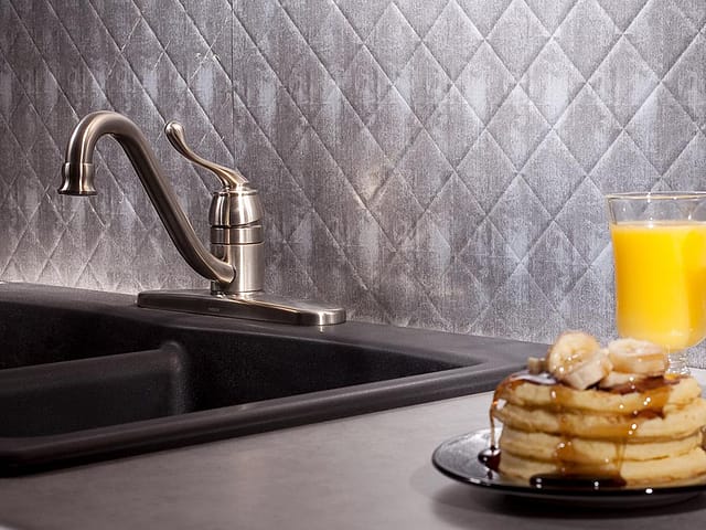 Quilted backsplash in Crosshatch Silver