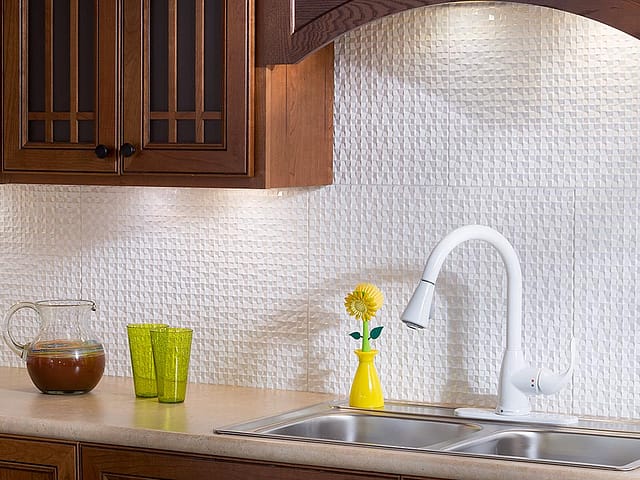 Terrain backsplash in Gloss White