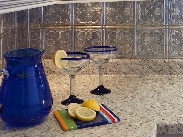 Traditional 10 backsplash in Crosshatch Silver