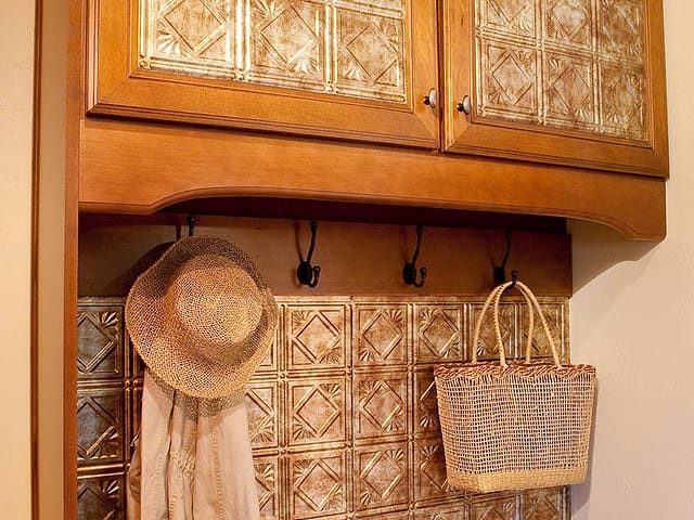 Traditional 4 backsplash in Bermuda Bronze