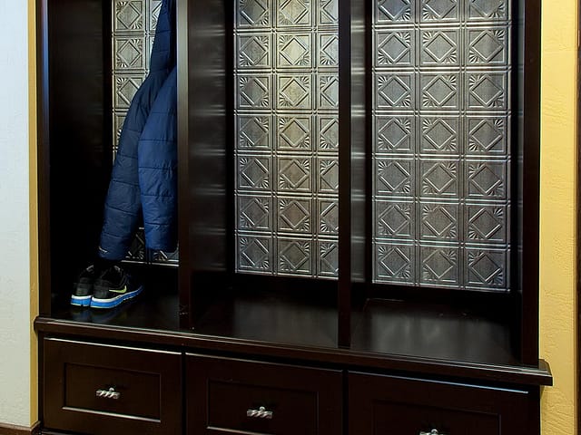 Traditional 4 backsplash in Crosshatch Silver