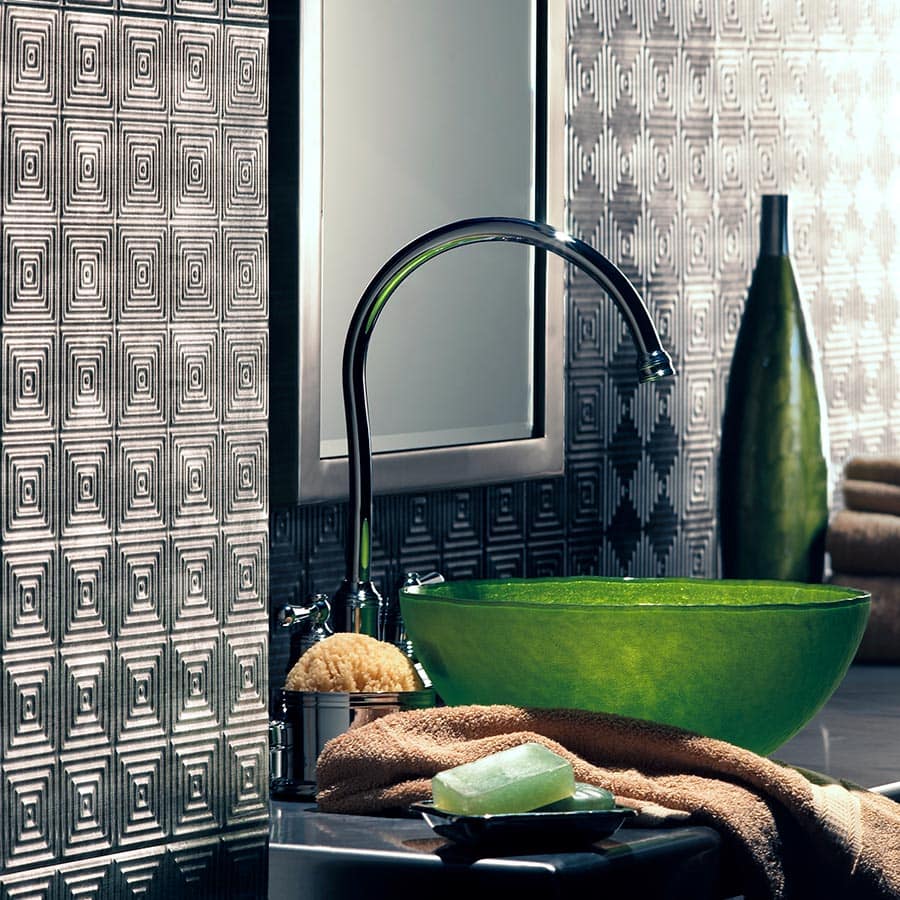 Miniquattro backsplash in Crosshatch Silver