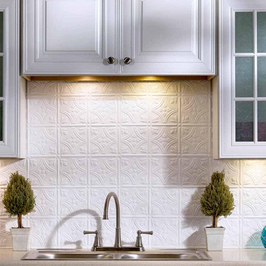 Fasade Backsplash in Traditional 1
