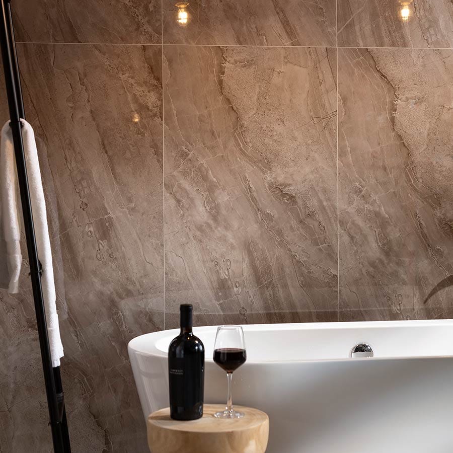 833M03_CU_glam_24x60_011224_02